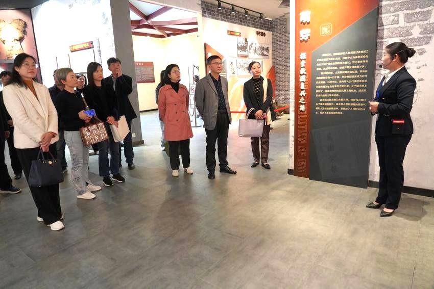 标题:省委讲师团、suncitygroup太阳集团网址赴华容区开展“大思政课”“百马行动”观摩宣讲活动.docx